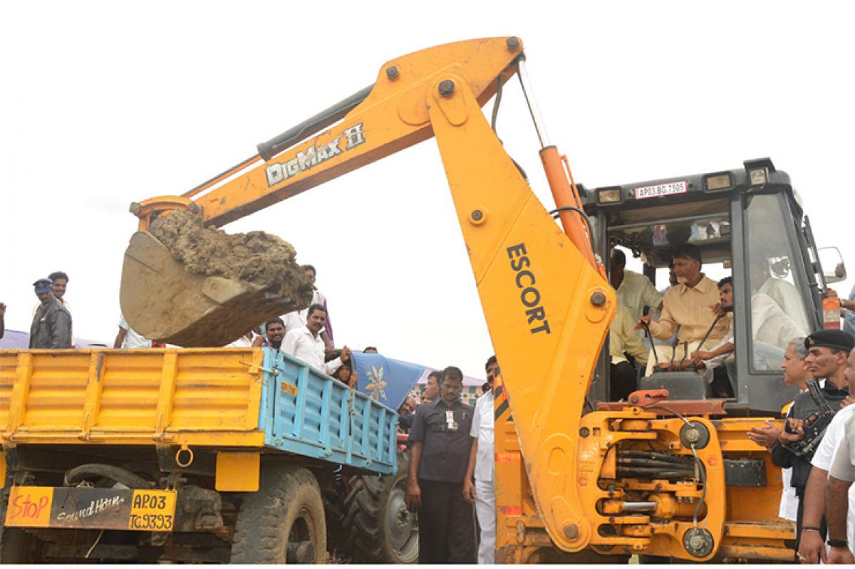 Chief Minister N Chandrababu Naidu taking part in desilting of a tank as part of Neeru-Chettu programme, at Kannekallu village in Chittoor district on Friday